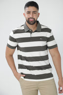 Polo de rayas anchas con cuello en contraste — Ref. 202601