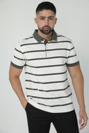 Polo de rayas finas con cuello y puños en contraste — Ref. 202602