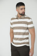 Polo de rayas anchas con cuello en contraste — Ref. 202601