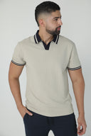 Polo en tejido texturizado con cuello abierto — Ref. 202603