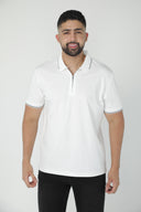 Polo liso con cierre corto y ribete oscuro — Ref. 202607