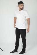 Polo liso con cierre corto y ribete oscuro — Ref. 202607