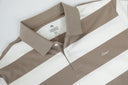 Polo de rayas anchas con cuello en contraste — Ref. 202601