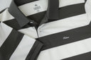 Polo de rayas anchas con cuello en contraste — Ref. 202601