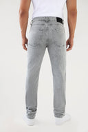 Jean de cinco bolsillos con corte entubado — Ref. 102601-1